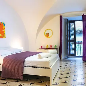 The House , Catane Italie