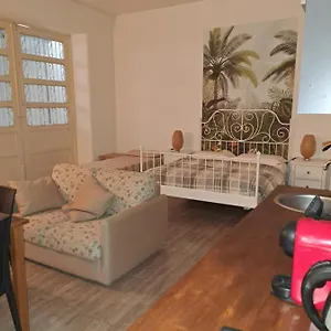 Accogliente Al Centro Di Appartamento